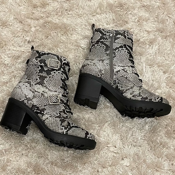 Chunky Block Heel Bootie - Picture 1 of 4